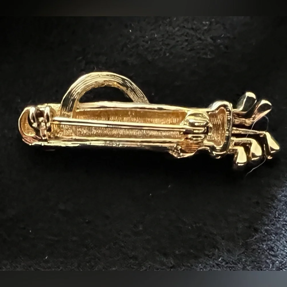 N/A golf brooch